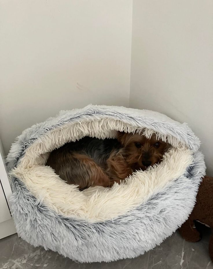 Faux-fur calming nest, designed to reduce stress and improve sleep for your furry friend